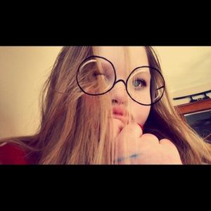 Meet your Posher, Lily